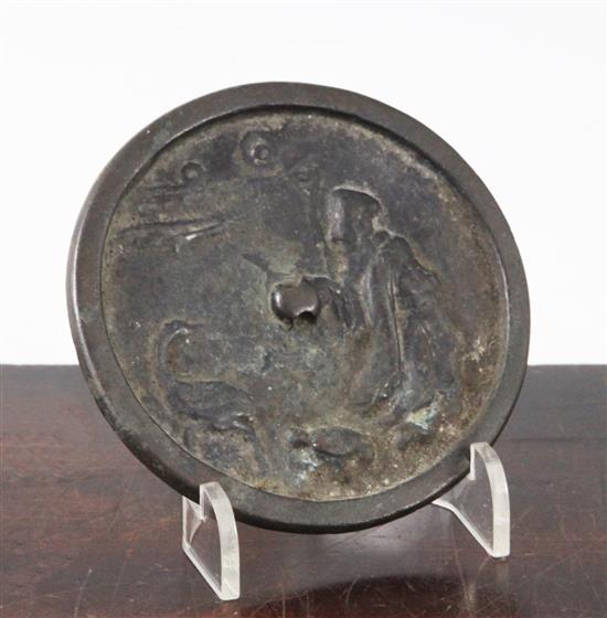 A Chinese bronze circular hand mirror, Ming dynasty, diameter 9.5cm